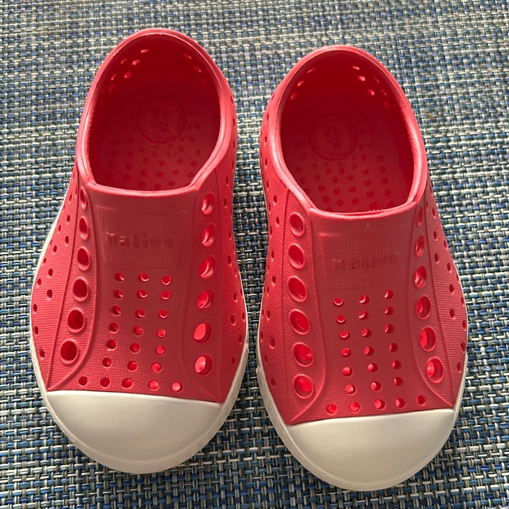 NWT Pink Toddler Girl Natives - Size 4
